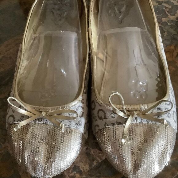 Guess CHAMPAGNE SEQUINS EMBROIDERED LOGO FLAT WOMAN SHOES SIZE US 8.5​​ - Picture 1 of 10